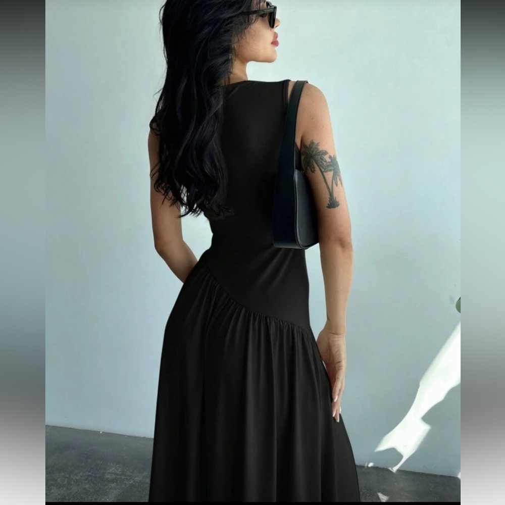 Sleeveless Black Maxi Dress - Classic Elegant Silhouette - Picture 2 of 5
